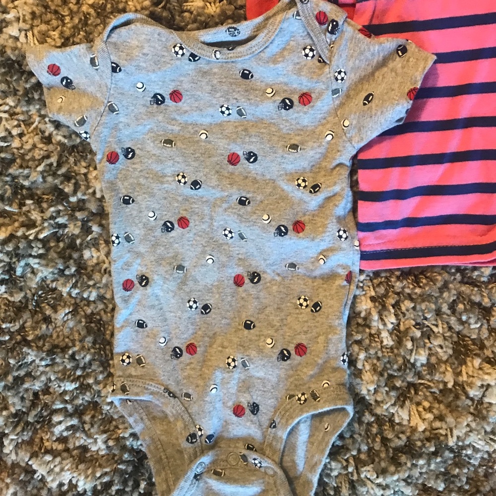 Carter’s 6-9mo Bundle - Picture 2 of 4